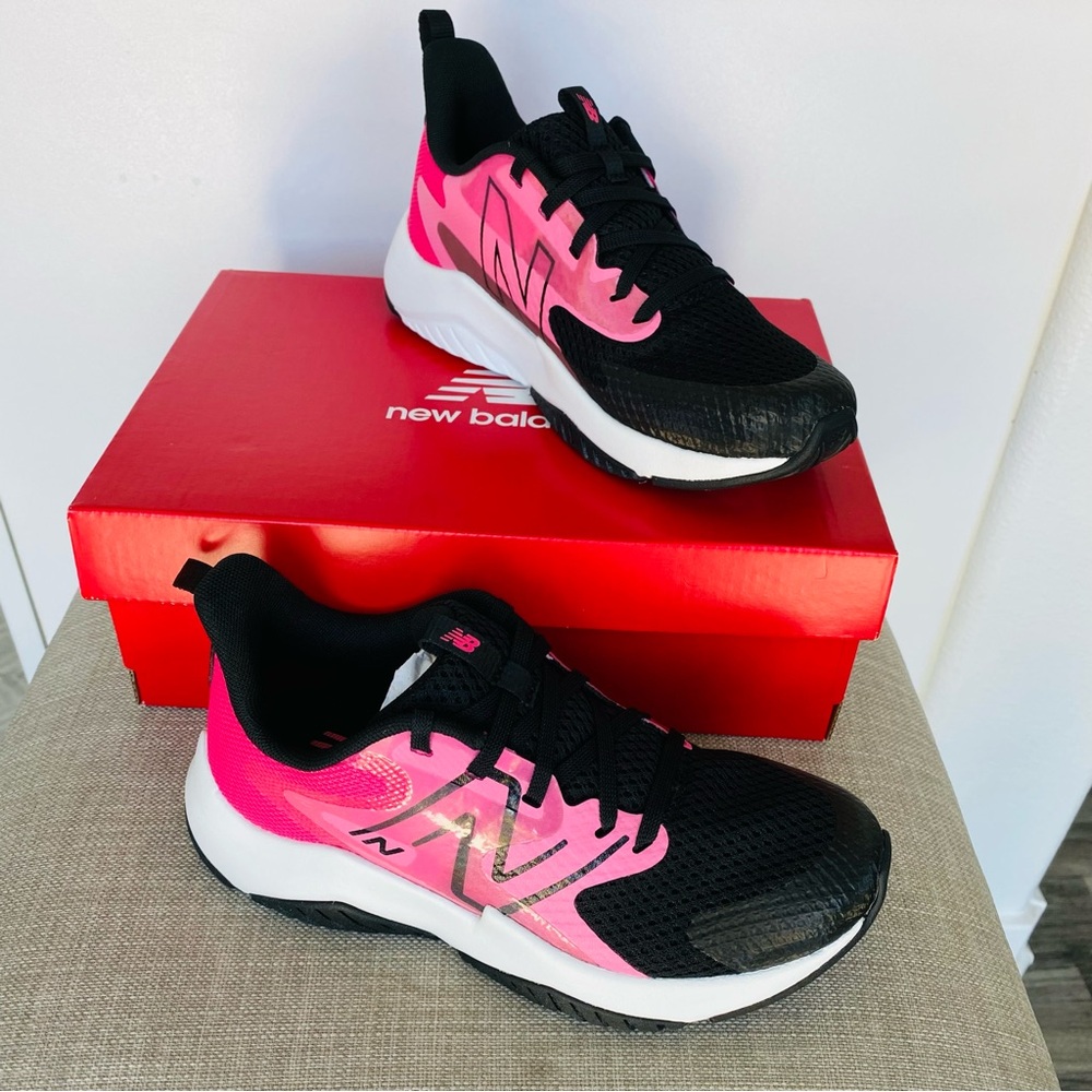 New balance girls size 2 pink sneakers rave v2 black new